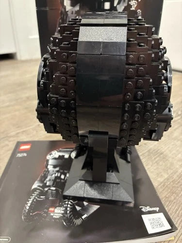 MEOW Star Wars TIE Fighter Pilot Helmet 75274 724pcs Complete Set Display Stand