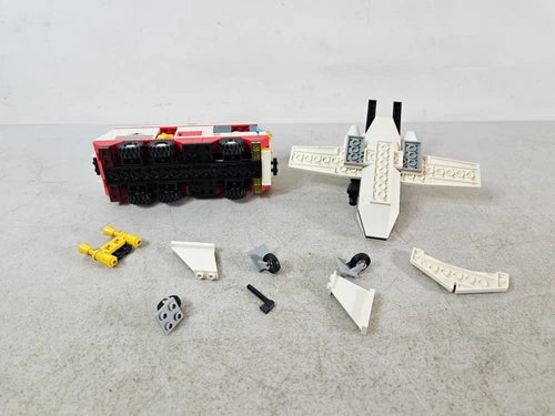 airport plane car jet Lego vintage Lot Parts Pieces minifigure 13e58