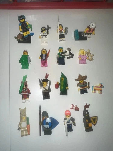 Complete Lego series 20 in collector condition