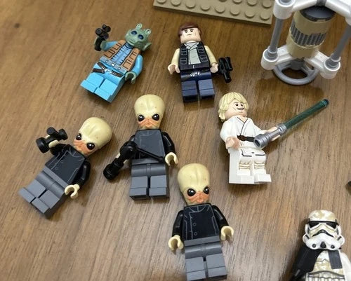 LEGO 75052 - Star Wars - Mos Eisley Cantina -with DewBack *see description*￼