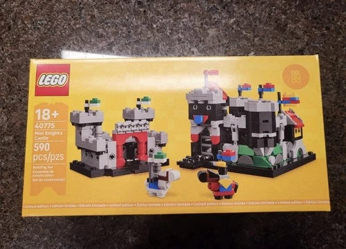 Lego Mini Knight's Castle (40775) & Hot Chocolate Stand (40776) GWP Set