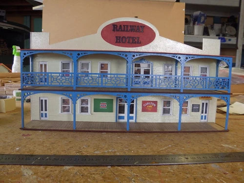 Ho 1/87 Scale ‘Railway Hotel’ relief/backdrop building kit.