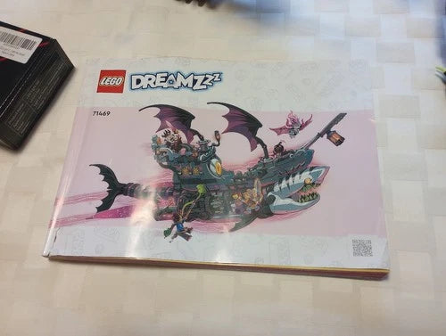 MEOW Dreamzzz: Nightmare Shark Ship (71469) with the Lighting Kit