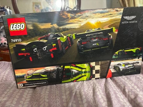 LEGO SPEED CHAMPIONS: Aston Martin Valkyrie AMR Pro and Aston Martin Vantage GT3