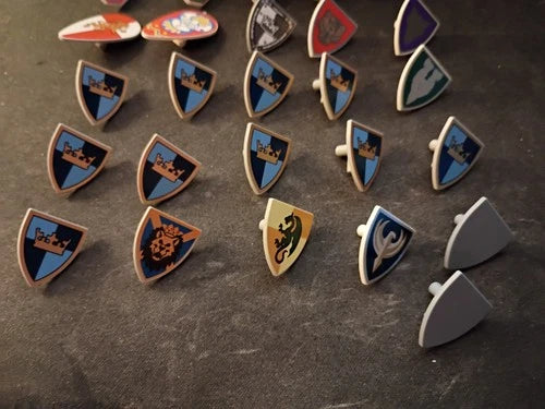 Lego Castle Knights Kingdom Lot Of 31 Shields Crown