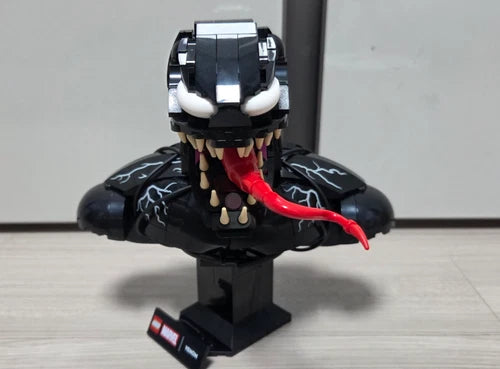 LEGO 76356 Marvel Venom Bust Collectible Building Set Display Brand new, unopene