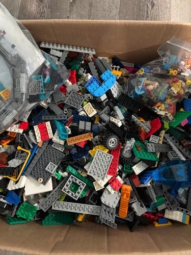LEGO Lot 30 lbs Mixed Bulk Minfigs, Marvel, Minecraft, City
