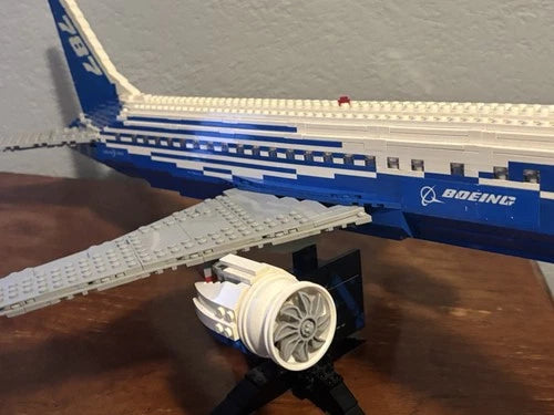 LEGO Boeing 787 Dreamliner (10177) w/ Stand And Placard