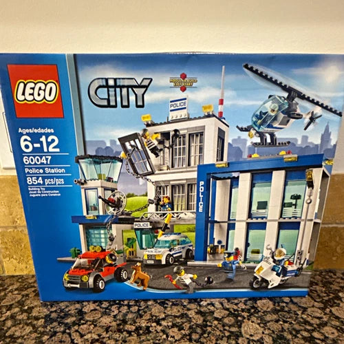LEGO City Police Station 60047 Police Subtheme Complete Set 854 pcs Ages 6-12