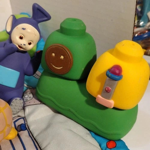 Teletubbies Vtg 90s Mega Bloks TeletubbyLand Building Play Mat & blocks 1999