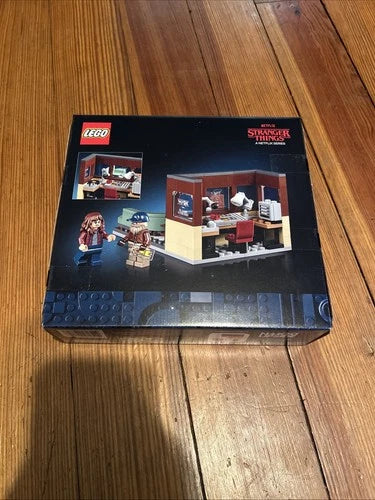 MEOW Stranger Things GWP Exclusive Set “the Squawk” Radio Station