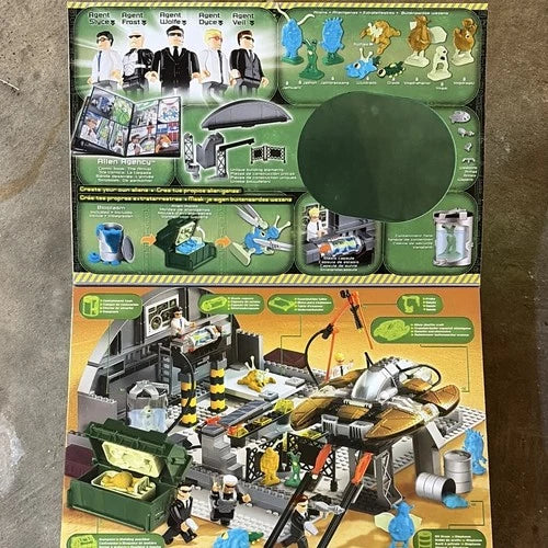 MEGA BLOKS Alien Agency Hangar 18 Set 5621 390pc Building Set Minifigures
