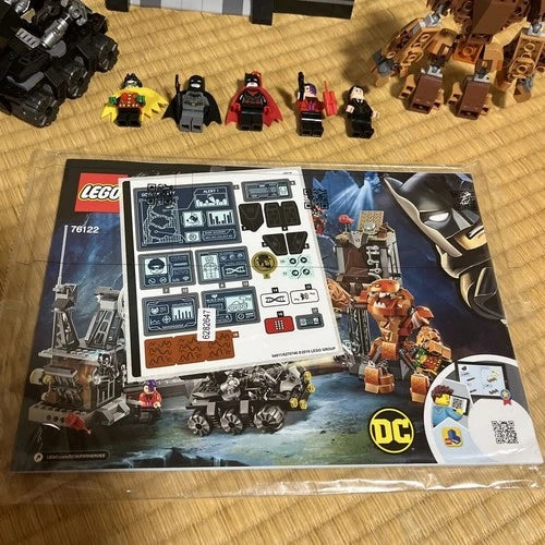 LEGO DC 76122 Batcave Clayface Invasion - 99.5% complete, missing catwoman fig
