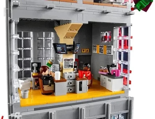 NEW 3772 Marvel Daily Bugle Building Block Set W/ FIGS
