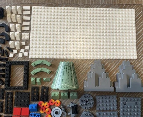 LEGO Set 3828: The Last Airbender Air Temple (Nearly Complete-See Description)