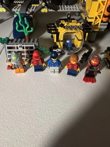 Lego Ocean Exploration Operation Base 60096 99.99% Complete All Minifigures