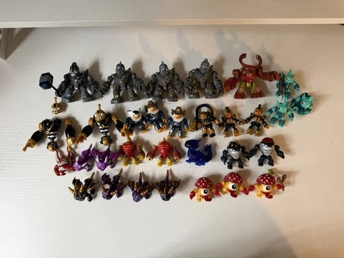 HUGEEE Skylander Mega Bloks Lot! 30 Figures!