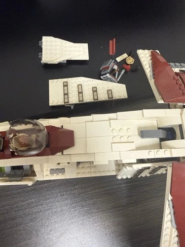 LEGO Star Wars: Republic Gunship (75021) (missing a couple pieces) see pictures