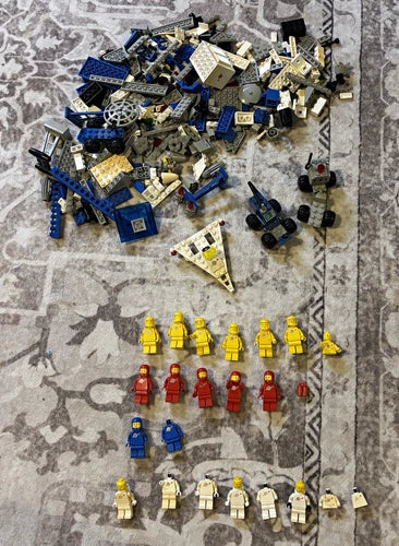 MEOW space mini figures and MEOW pieces. Vintage