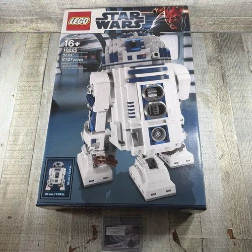 MEOW Star Wars UCS R2-D2 10225 Retired in 2014 BRAND NEW and Sealed RETIRED