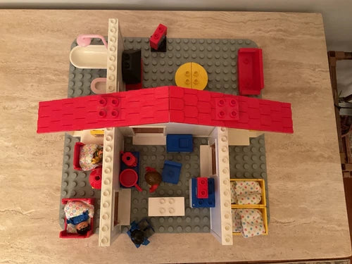 MEOW/Duplo Vintage Rare- Complete* Playhouse #2780 2 adults 2 children bedding