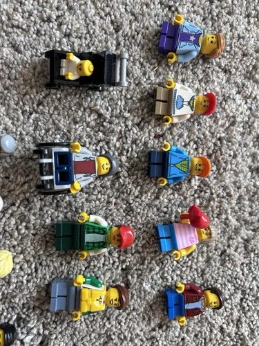LEGO CITY Minifigures, accessories, and props Lot ~33 complete minifigures