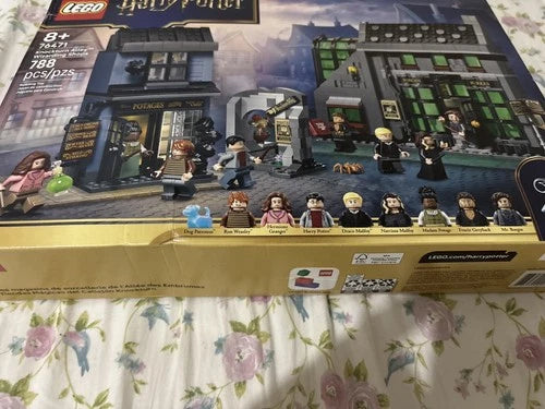 LEGO Harry Potter 76471 Knockturn Alley Wizarding Shops, 8+ 8 Minifigures
