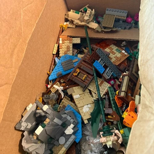 MEOW Bricks Bulk Lot 8 Lbs Authentic Parts Flowers Statue Of Liberty Star Wars
