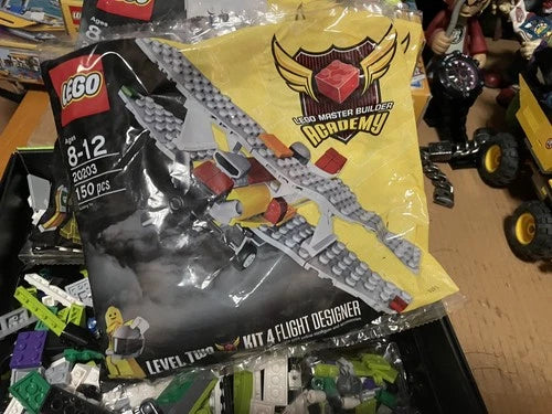 LEGO Master Builder Academy- Design Kits 1-6 Lego 20204 20203 books and bricks