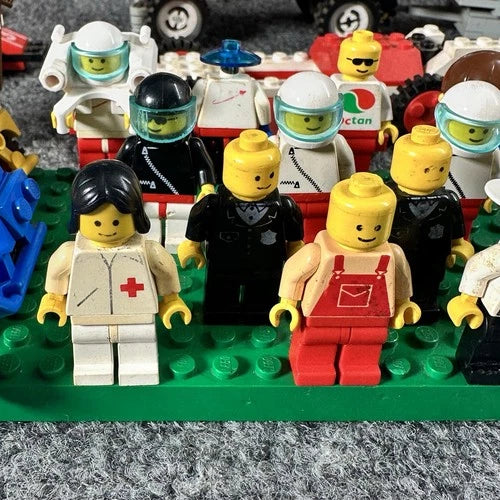 Vintage LEGO Lot Mostly 1980s 1990s-15 Minifigures 10 Vehicles 8+ Lbs Parts