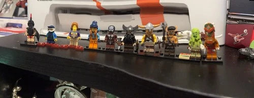 LEGO Minifigures Mixed Lot w/ Accessories & White Wolf Animal Figures