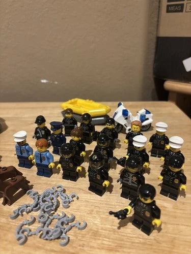LEGO CITY Cops and Robbers Minifigure Lot w/ Accessories. 18 Police, 11 Crooks