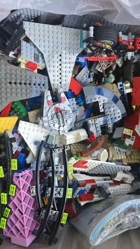 Huge MEOW Bulk Lot 24.6 lbs Mixed Bricks Vintage Classic Space Crater Baseplates