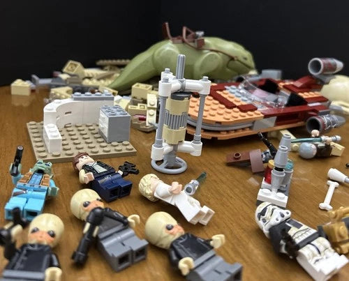 LEGO 75052 - Star Wars - Mos Eisley Cantina -with DewBack *see description*￼