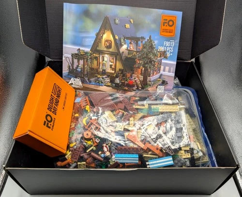 FUNWHOLE A-Frame Cabin F9013 Building Set w/ Lights 2061 Pieces Complete
