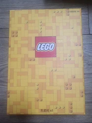 LEGO VIP Award Trophy 2023 Lego Store Korea Gold Membership , Rare!