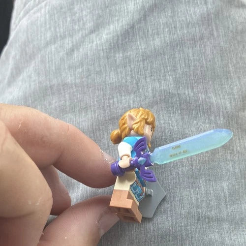 LEGO Link Zelda Breath of the Wild Minifigure w/ Shield and master 77092