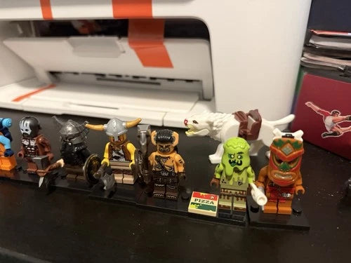 LEGO Minifigures Mixed Lot w/ Accessories & White Wolf Animal Figures