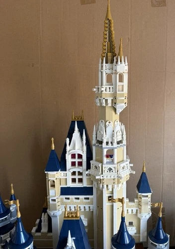 MEOW Disney: The Disney Castle (71040) 100% Complete with Minifigs READ DESCRIP
