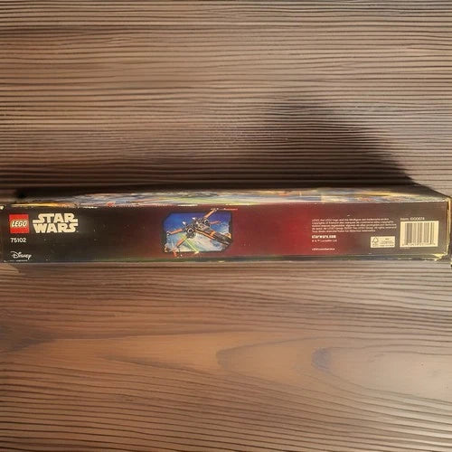 MEOW Star Wars: Poe's X-Wing Fighter (75102) Slight Dent In Box New
