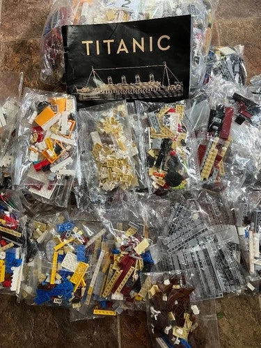 Titanic Model Building Blocks Set, 9090 Pieces Bricks,( NO BOX)