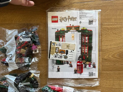 MEOW 76403 Harry Potter: The Ministry of Magic ALL BAGS UNOPENED, Box Damaged