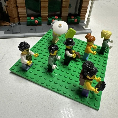 MEOW Icons: Boutique Hotel (10297) - 99% complete w/ all minifigs