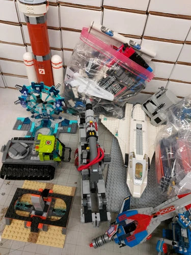 Huge Lot of Used Legos 29 LBS Lego City and Mixed Bricks Avengers Train City Mix