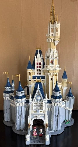 MEOW Disney: The Disney Castle (71040) 100% Complete with Minifigs READ DESCRIP
