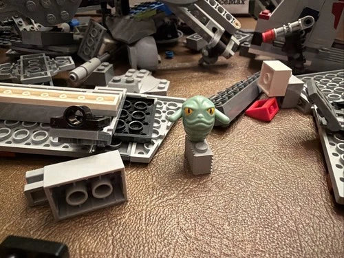 LEGO Star Wars AT-TE Walker (7675) Incomplete, Missing Pieces