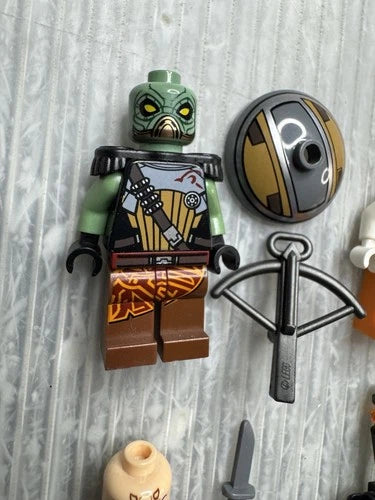 LEGO 7930 Star Wars MINIFIGURE LOT/4 Embo Aurra Sing Sugi Assassin Droid