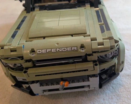 MEOW TECHNIC: Land Rover Defender (42110)