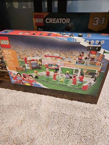 MEOW 40634 ICONS OF PLAY WOMANS FOOTBALL (soccer) New