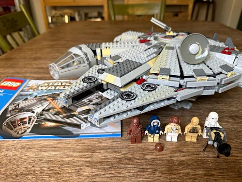 MEOW Star Wars Millennium Falcon (4504) Complete w/ Box + Minifigs 985pc